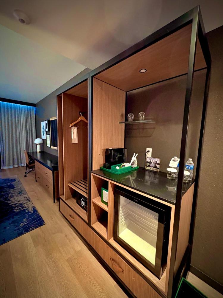 Standard King Room with City View interior
